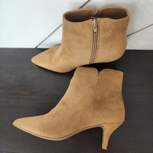 NEW Journee Collection Isobel Women's Size 8 Tan Faux Suede Ankle Boots 3CT - Picture 3 of 8